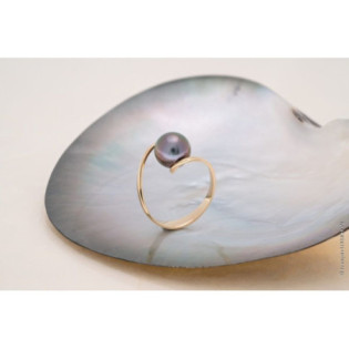 Bague en or avec perle ronde